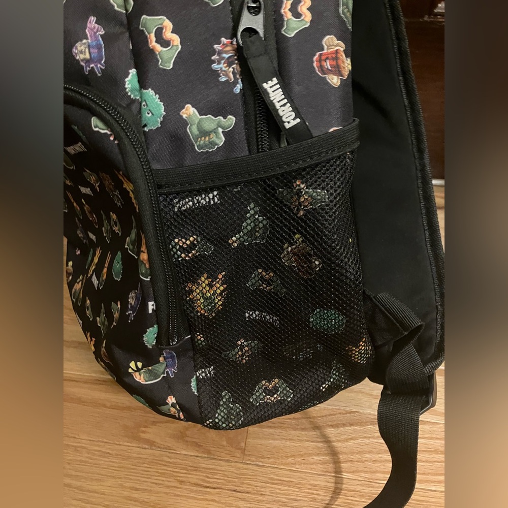 Fortnite back pack and matching lunch bag - Picture 7 of 9